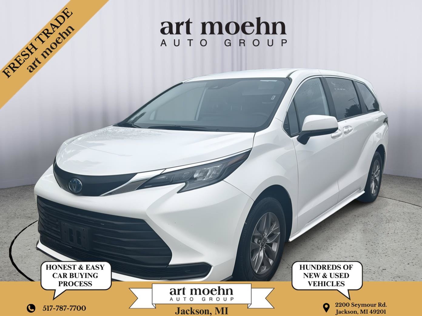 Used 2025 Toyota Sienna LE FWD image 1