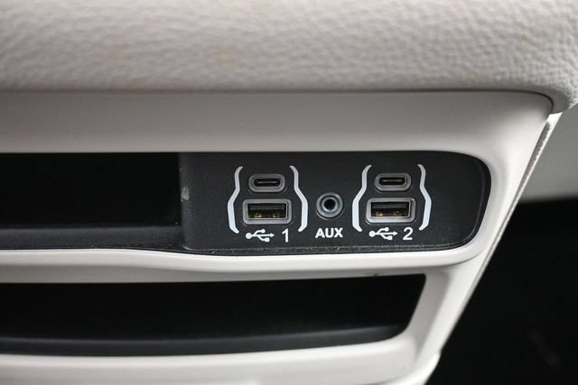 Used 2024 Chrysler Pacifica Limited FWD image 27