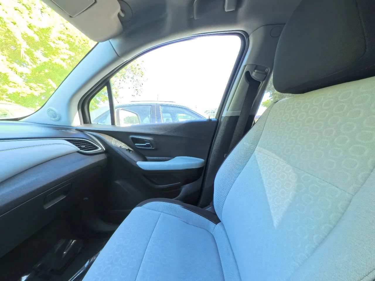 Used 2019 Chevrolet Trax LS FWD image 27