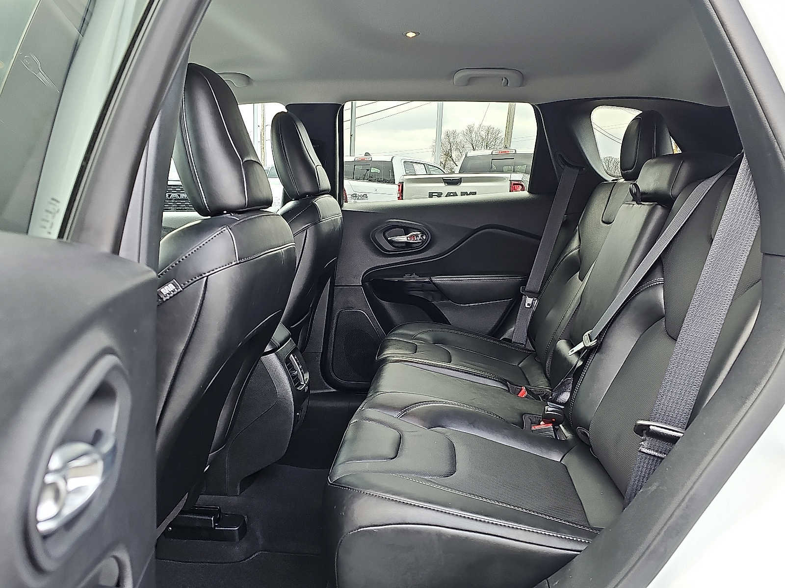 Used 2023 Jeep Cherokee Altitude Lux image 10