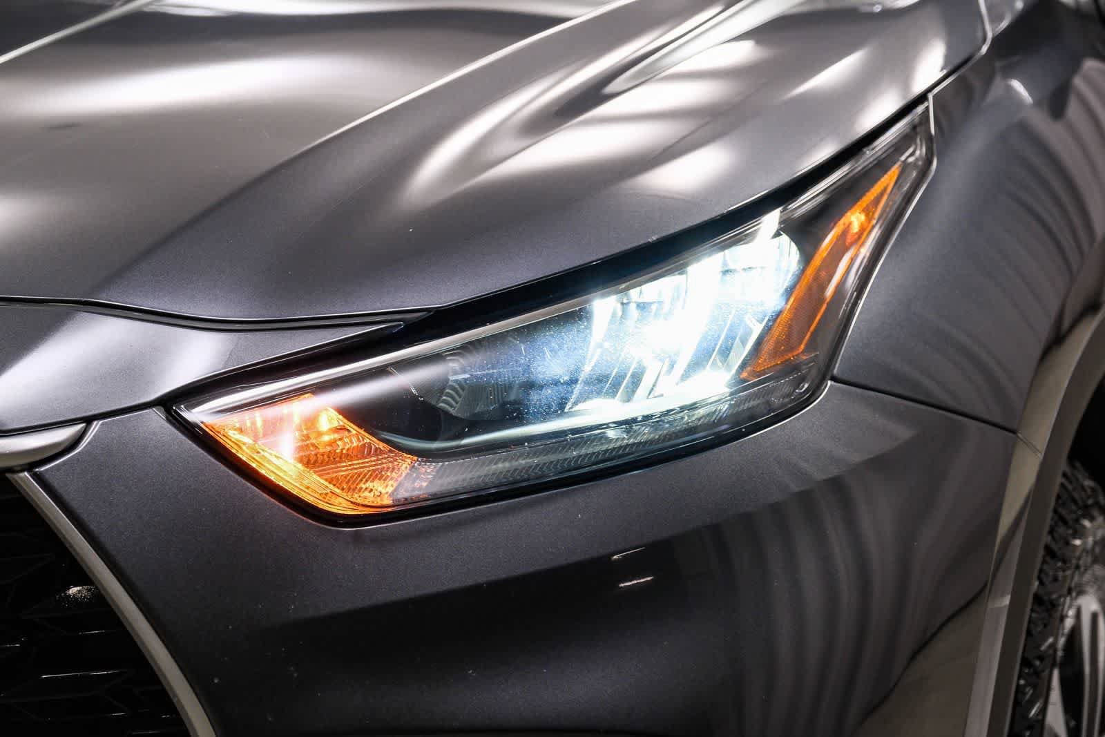 Used 2020 Toyota Highlander XLE AWD/4WD image 12