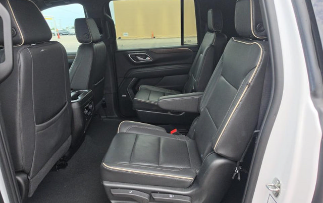 Used 2023 Chevrolet Suburban Premier AWD/4WD image 13
