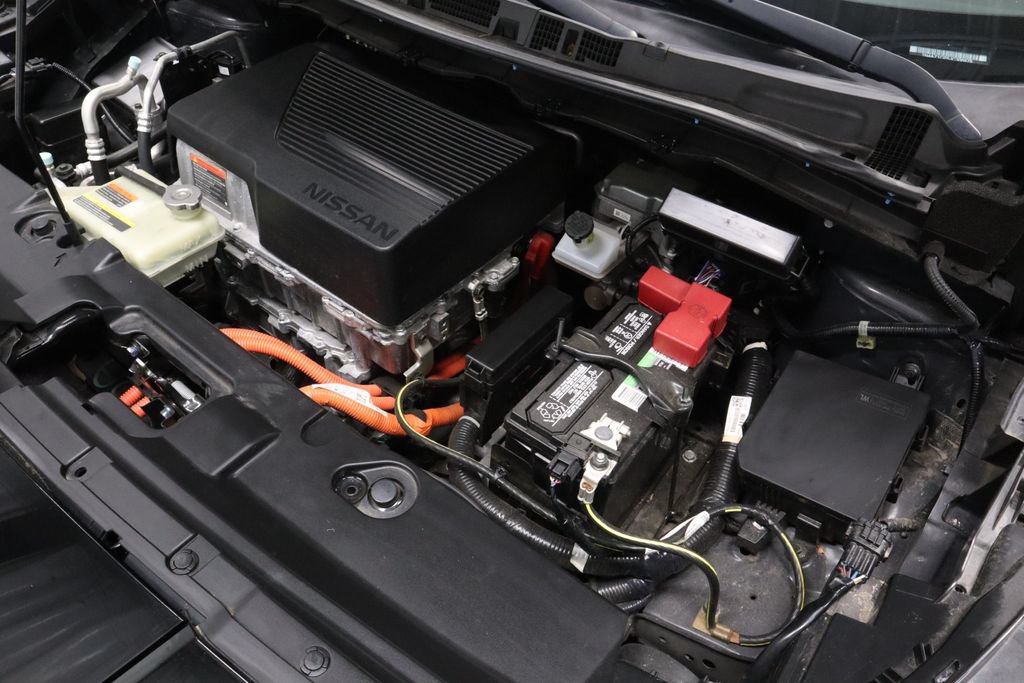 Certified 2018 Nissan Leaf SL w/ SL Technology Package FWD image 13