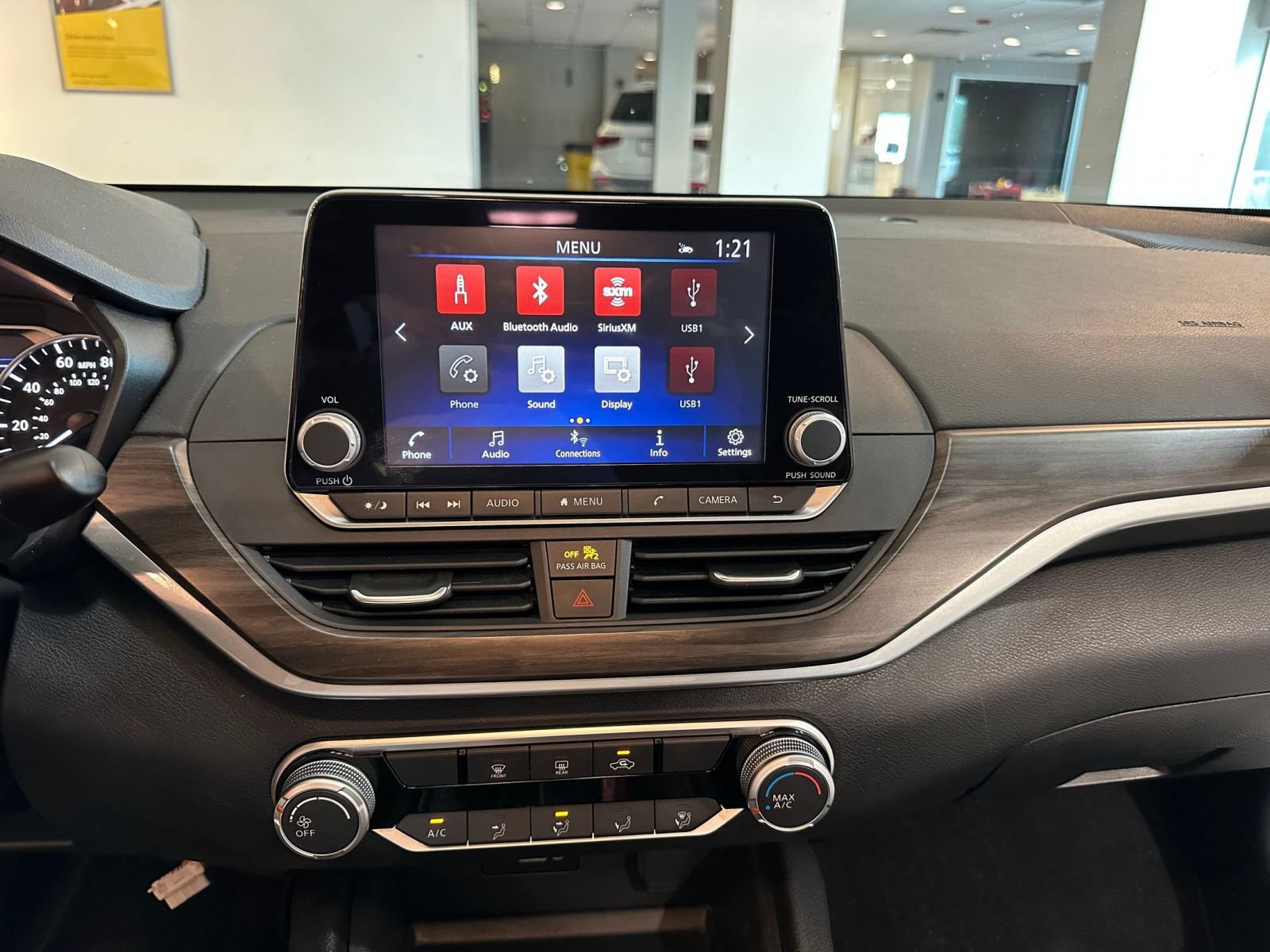 Used 2025 Nissan Altima 2.5 SV FWD image 17