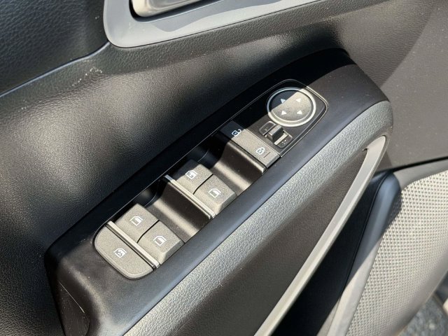 Used 2025 Kia Soul LX w/ LX Technology Package FWD image 18