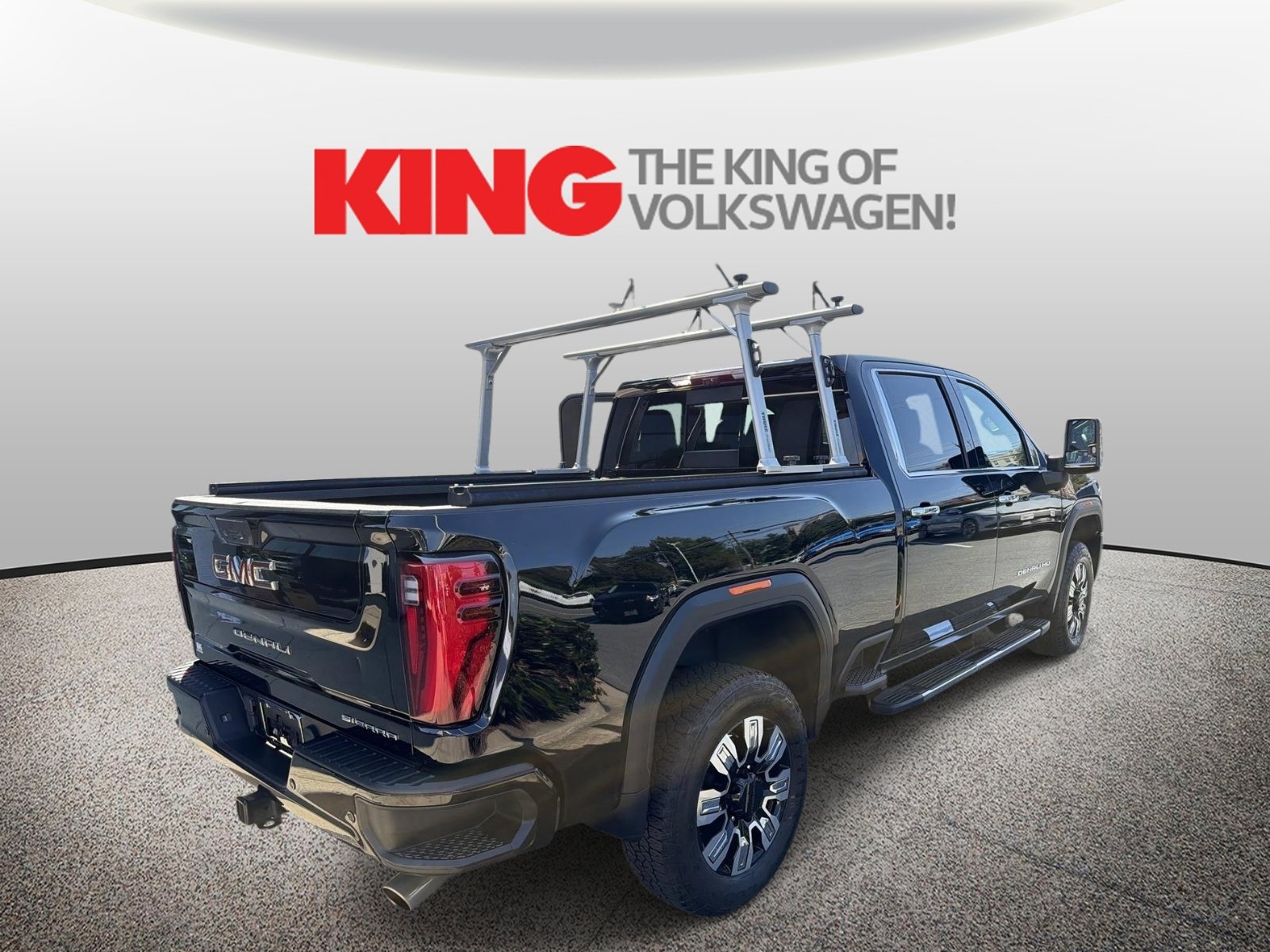 Used 2024 GMC Sierra 2500 Denali w/ Denali Reserve Package AWD/4WD image 2