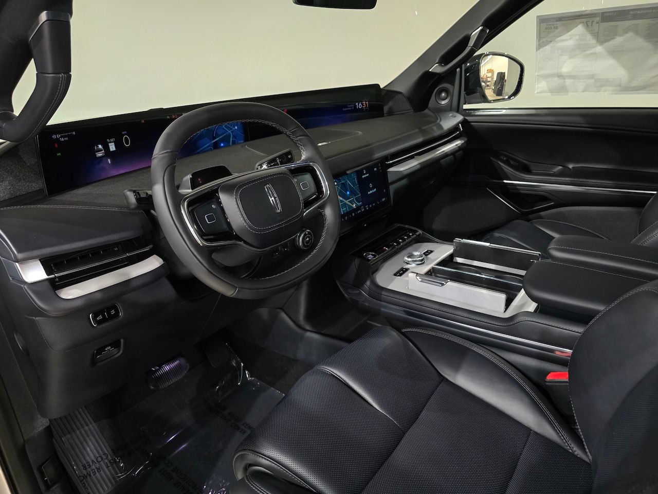 New 2025 Lincoln Navigator Reserve w/ Jet Appearance Package AWD/4WD image 19