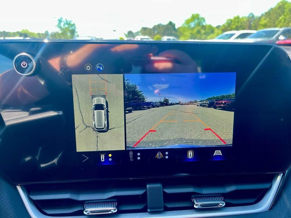 New 2026 Chevrolet Equinox LT w/ Safety and Technology Package AWD/4WD image 15
