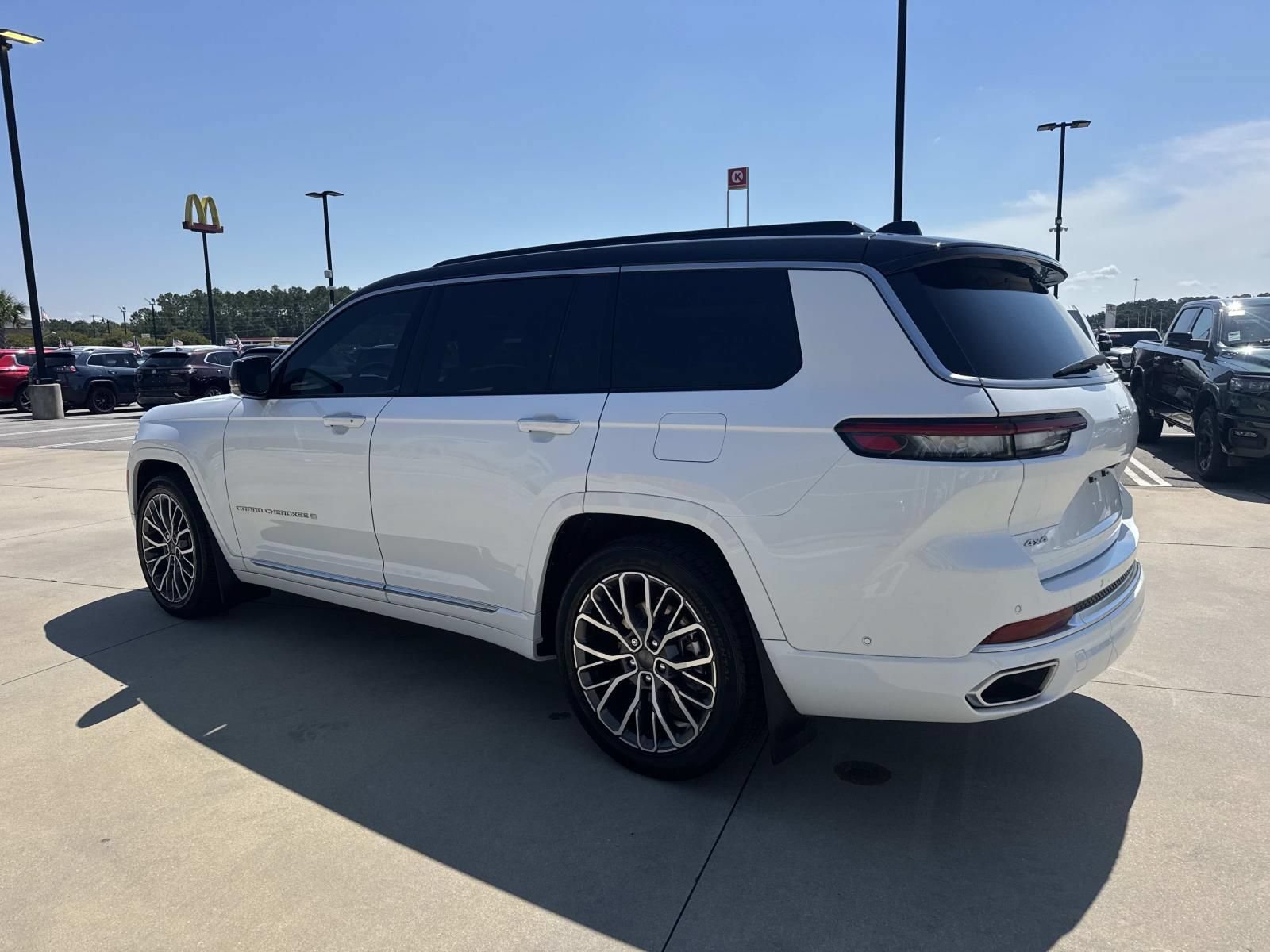 Used 2025 Jeep Grand Cherokee L Summit AWD/4WD image 5