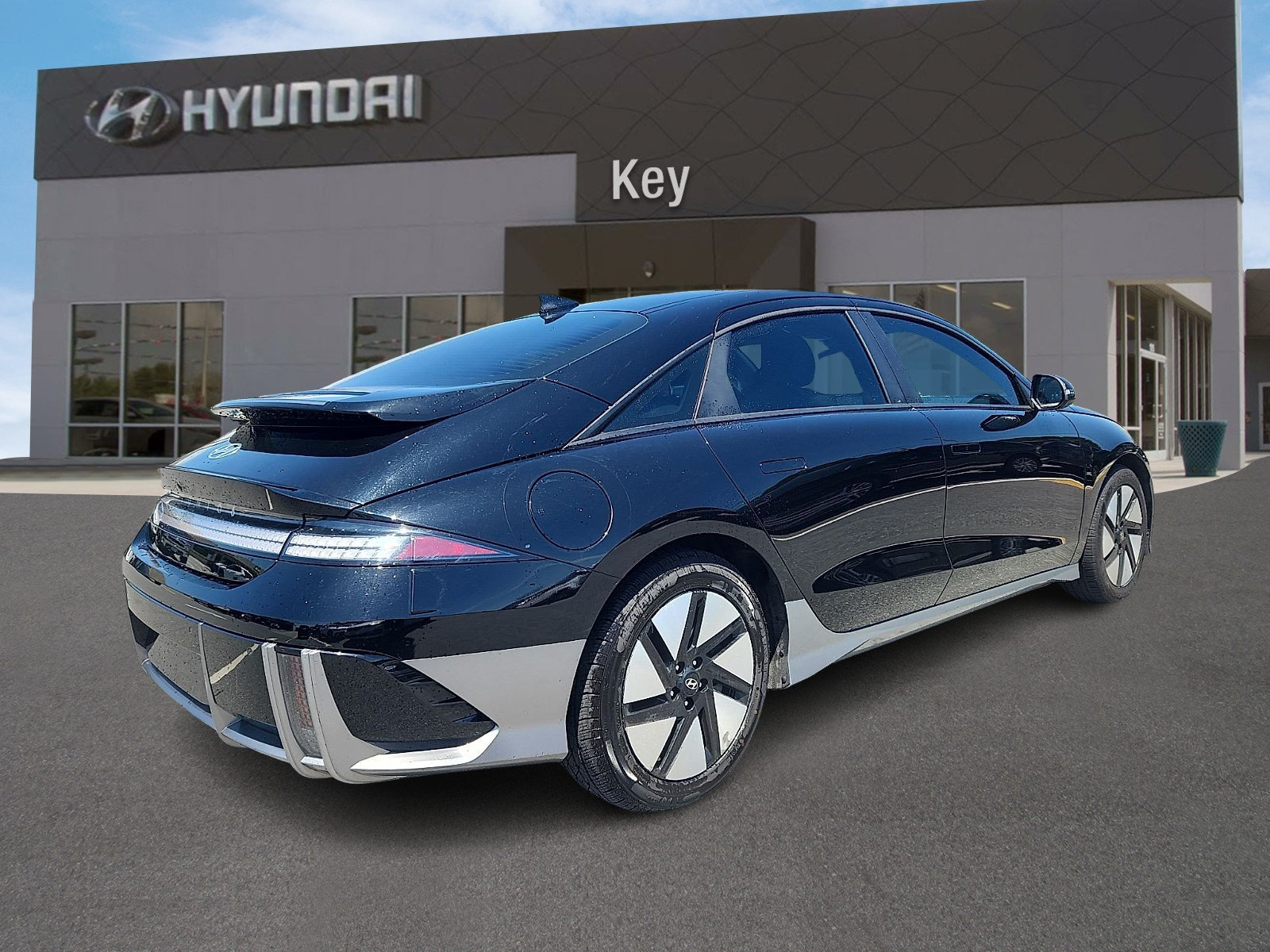 Used 2025 Hyundai Ioniq 6 SE AWD/4WD image 4