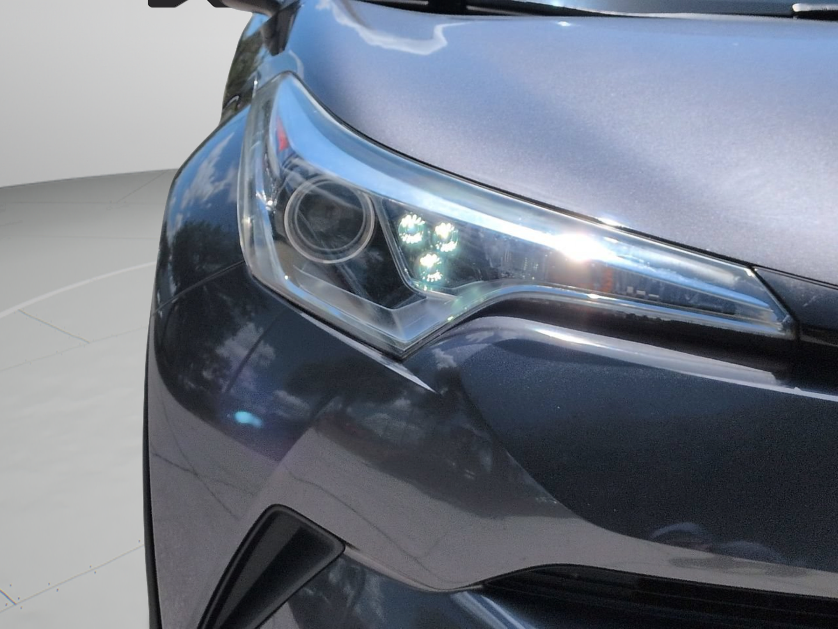 Used 2019 Toyota C-HR XLE FWD image 11
