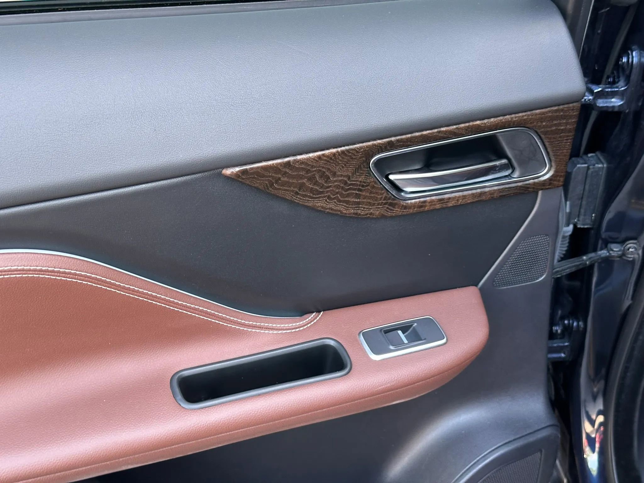 Used 2017 Jaguar F-PACE S AWD/4WD image 16