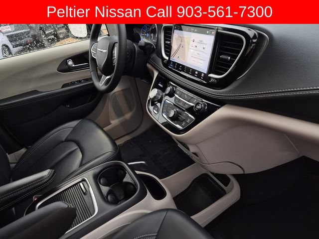 Used 2024 Chrysler Pacifica Limited FWD image 13