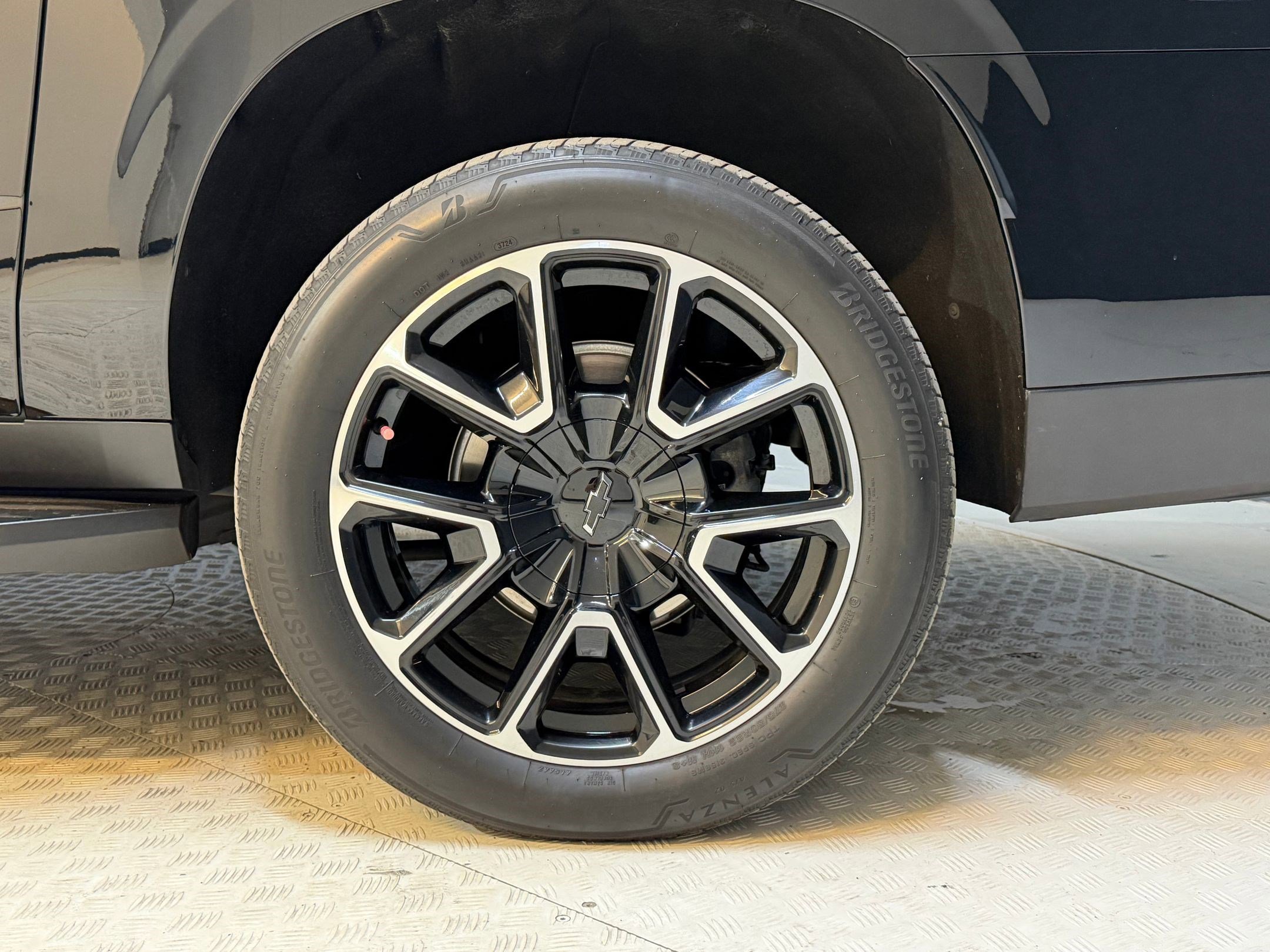 Used 2025 Chevrolet Suburban RST w/ Comfort Package image 12