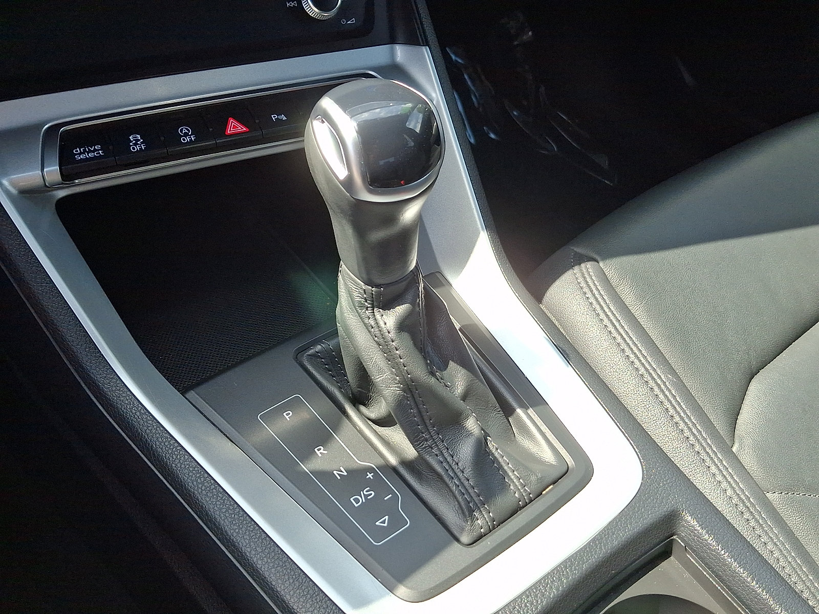 Used 2025 Audi Q3 2.0T Premium AWD/4WD image 16