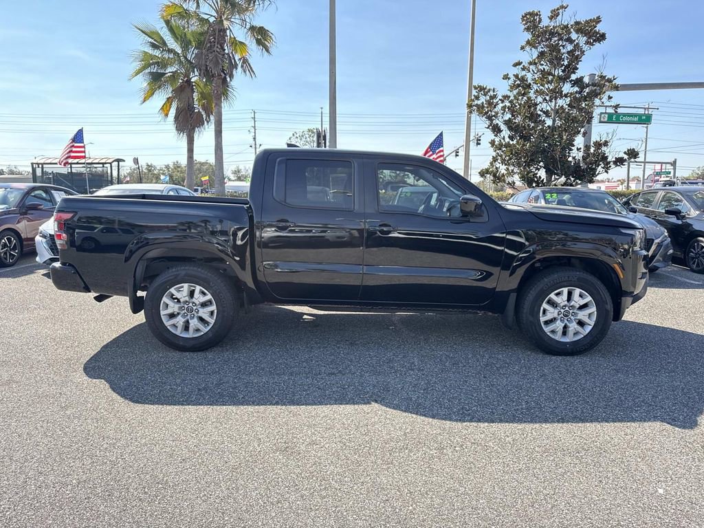 Used 2022 Nissan Frontier SV image 2