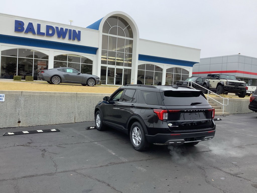 New 2026 Ford Explorer Active w/ Active Comfort Package image 5