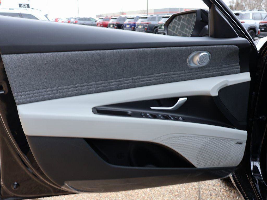 New 2026 Hyundai Elantra Limited image 22