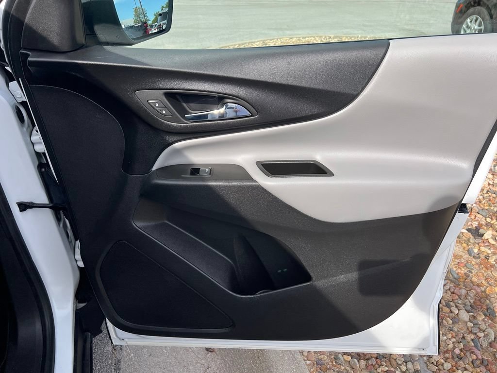 Used 2022 Chevrolet Equinox LS w/ LS Convenience Package FWD image 24