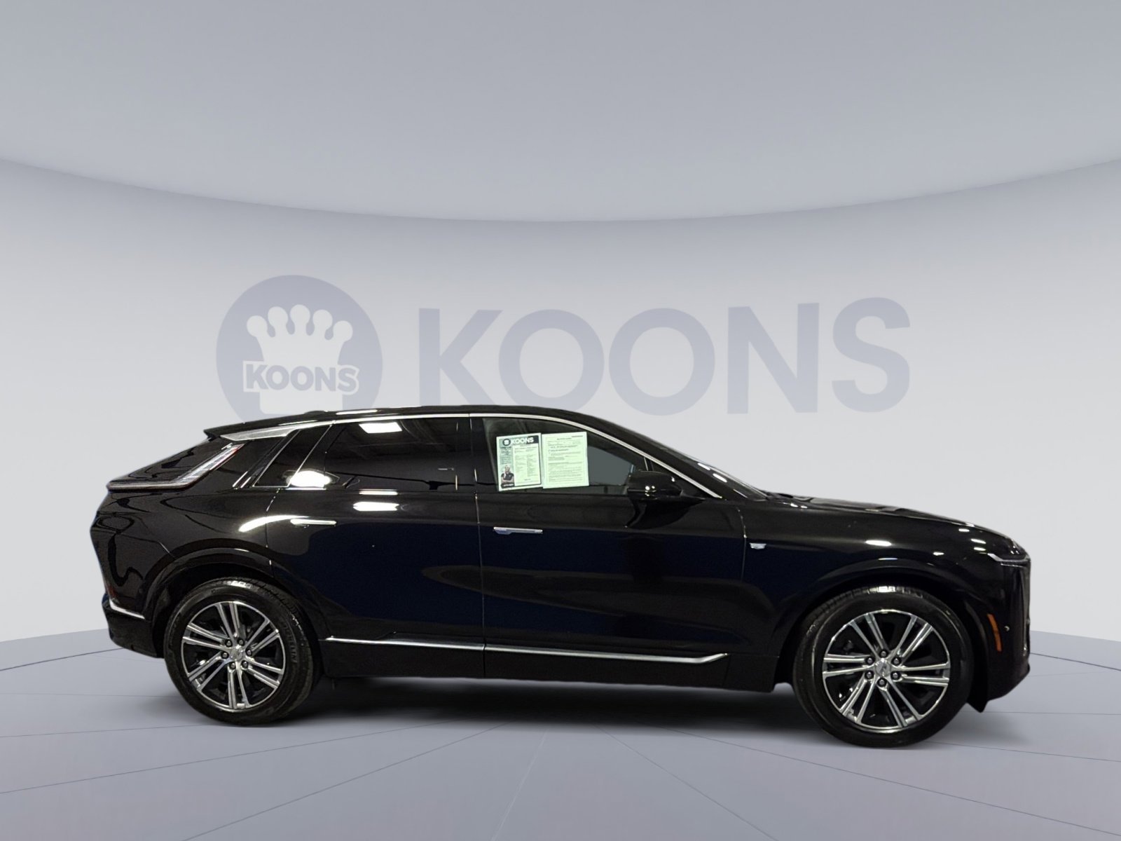 Used 2025 Cadillac Lyriq Luxury w/ LPO, Floor Liner Package AWD/4WD image 8