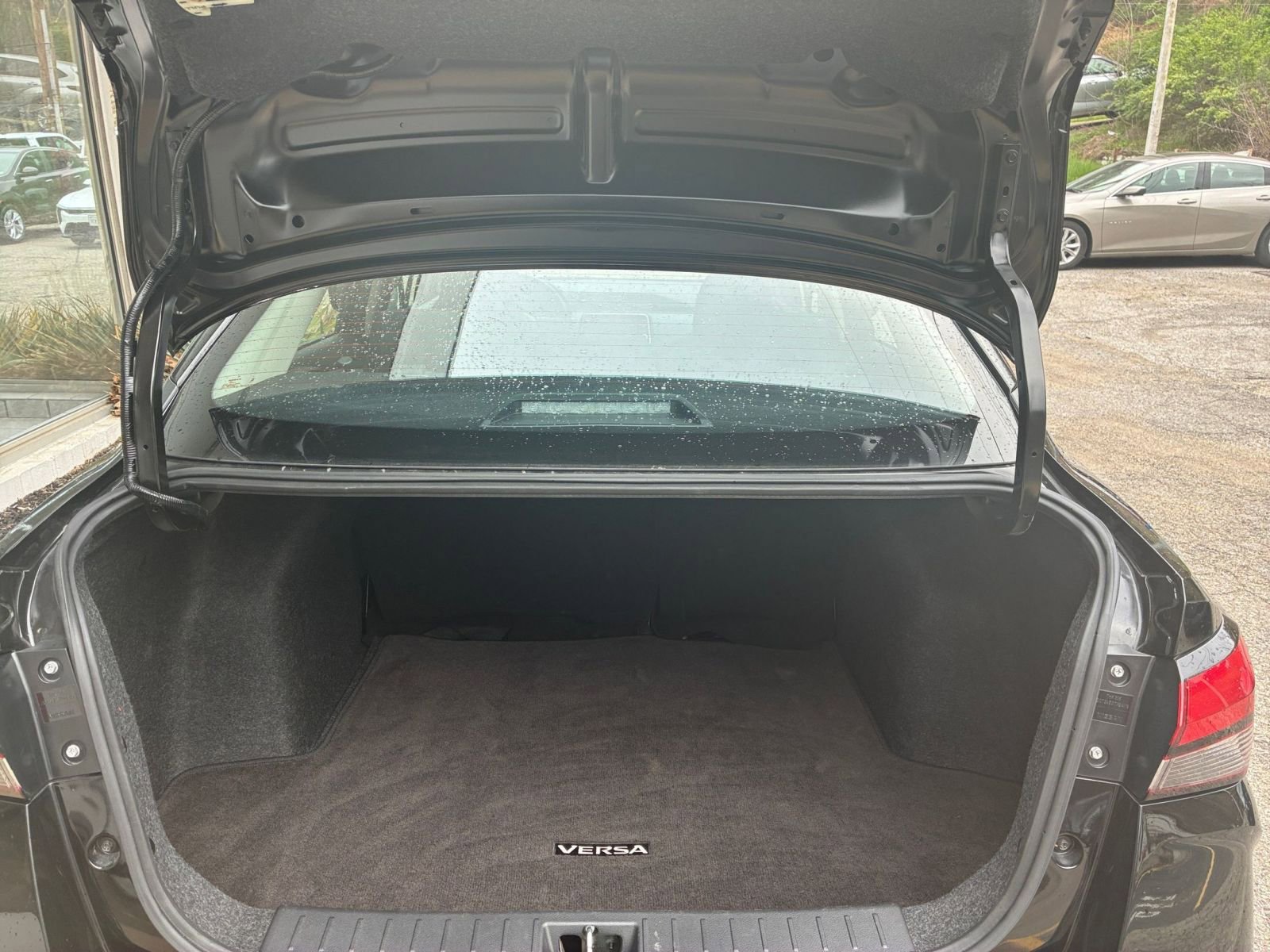 Used 2025 Nissan Versa SV FWD image 30