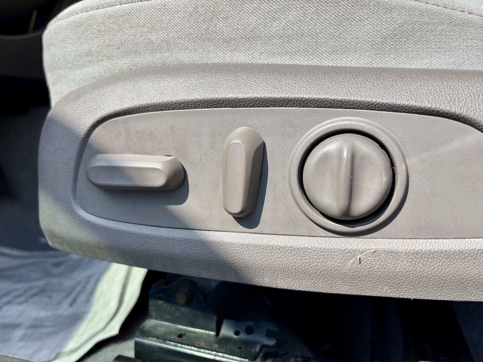 Used 2018 Chevrolet Malibu LT FWD image 25