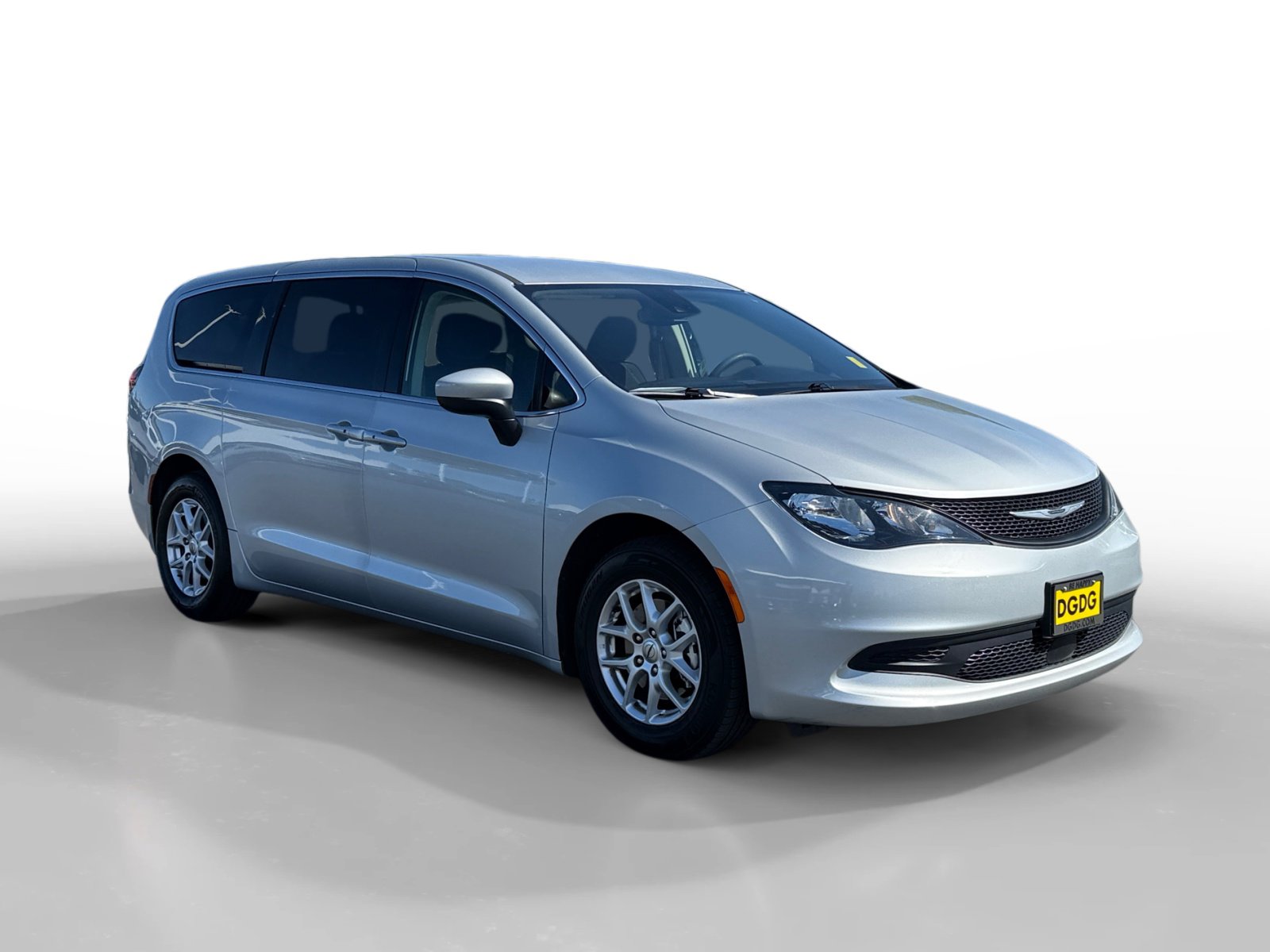 Used 2023 Chrysler Voyager LX image 7