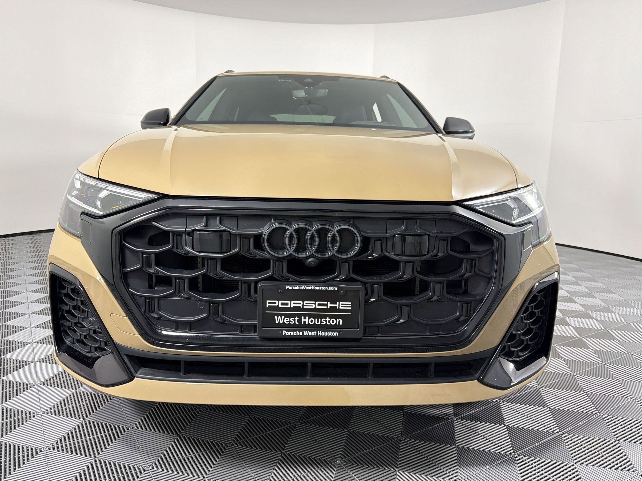 Used 2025 Audi SQ8 Prestige AWD/4WD image 13