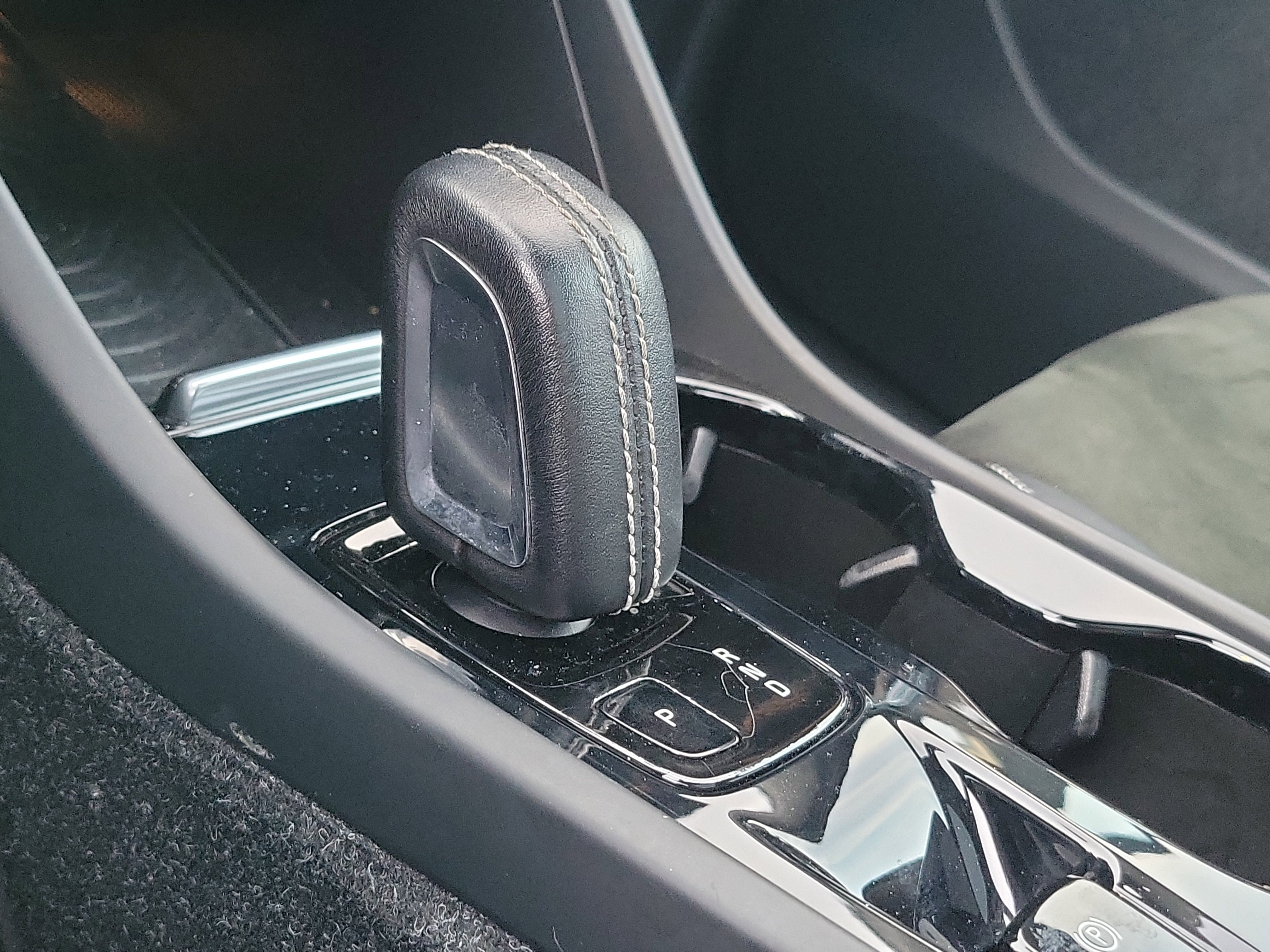 Used 2019 Volvo XC40 T5 R-Design image 32