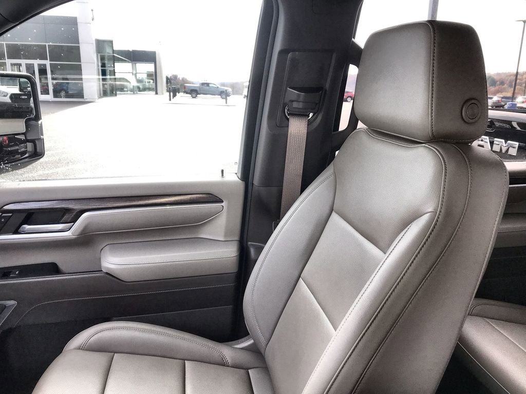 Used 2024 Chevrolet Silverado 2500 LTZ w/ LTZ Convenience Package image 24