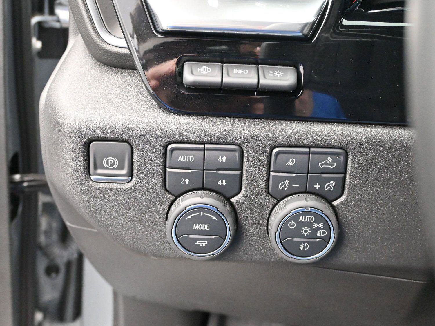 Used 2025 Chevrolet Silverado 1500 High Country w/ Technology Package AWD/4WD image 21