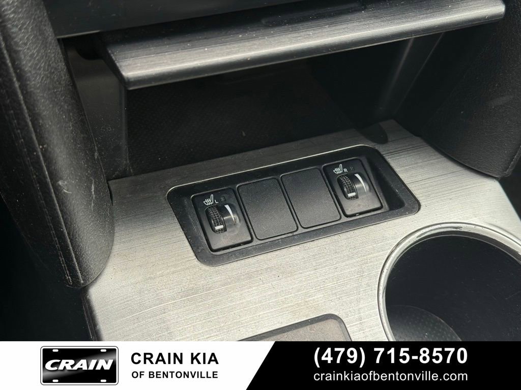 Used 2013 Toyota Camry SE w/ Leather Pkg FWD image 18