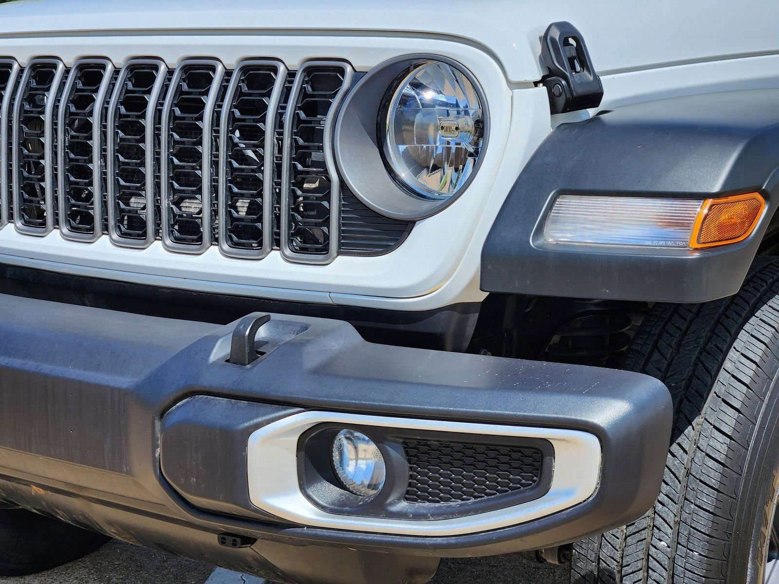 Used 2025 Jeep Gladiator Sport AWD/4WD image 10