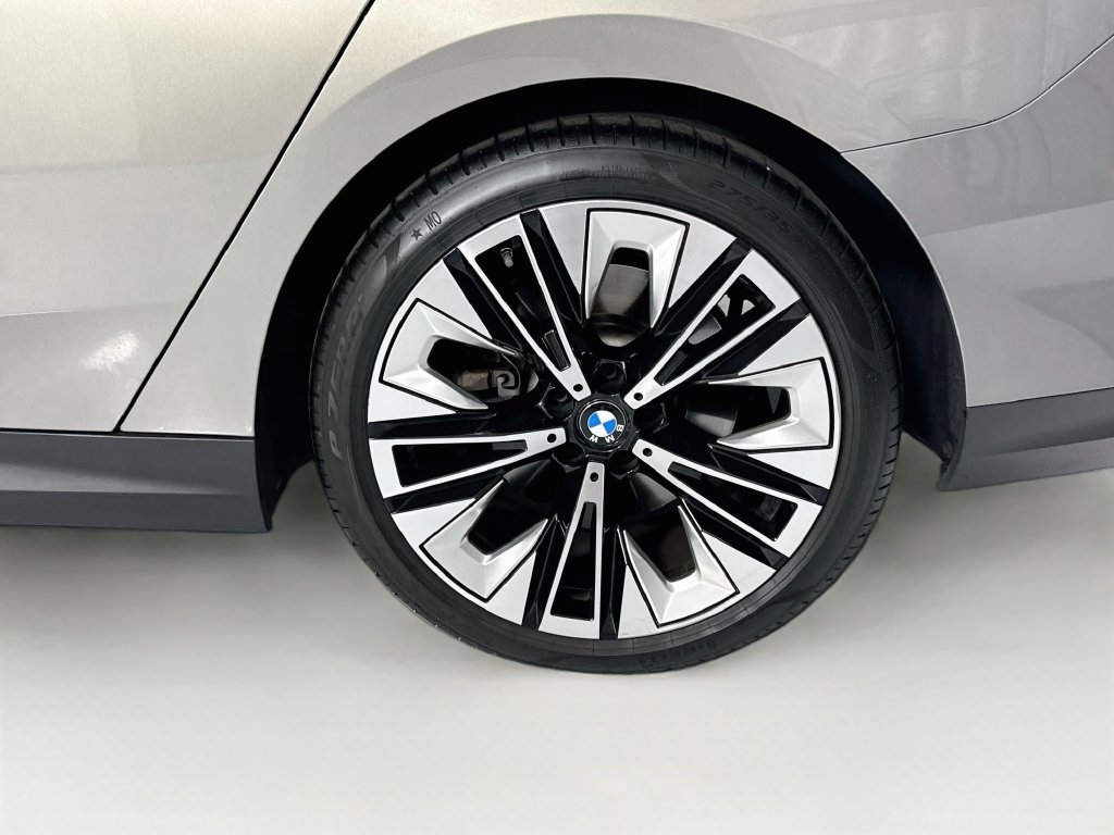 Used 2024 BMW 540i xDrive w/ Executive Package AWD/4WD image 31