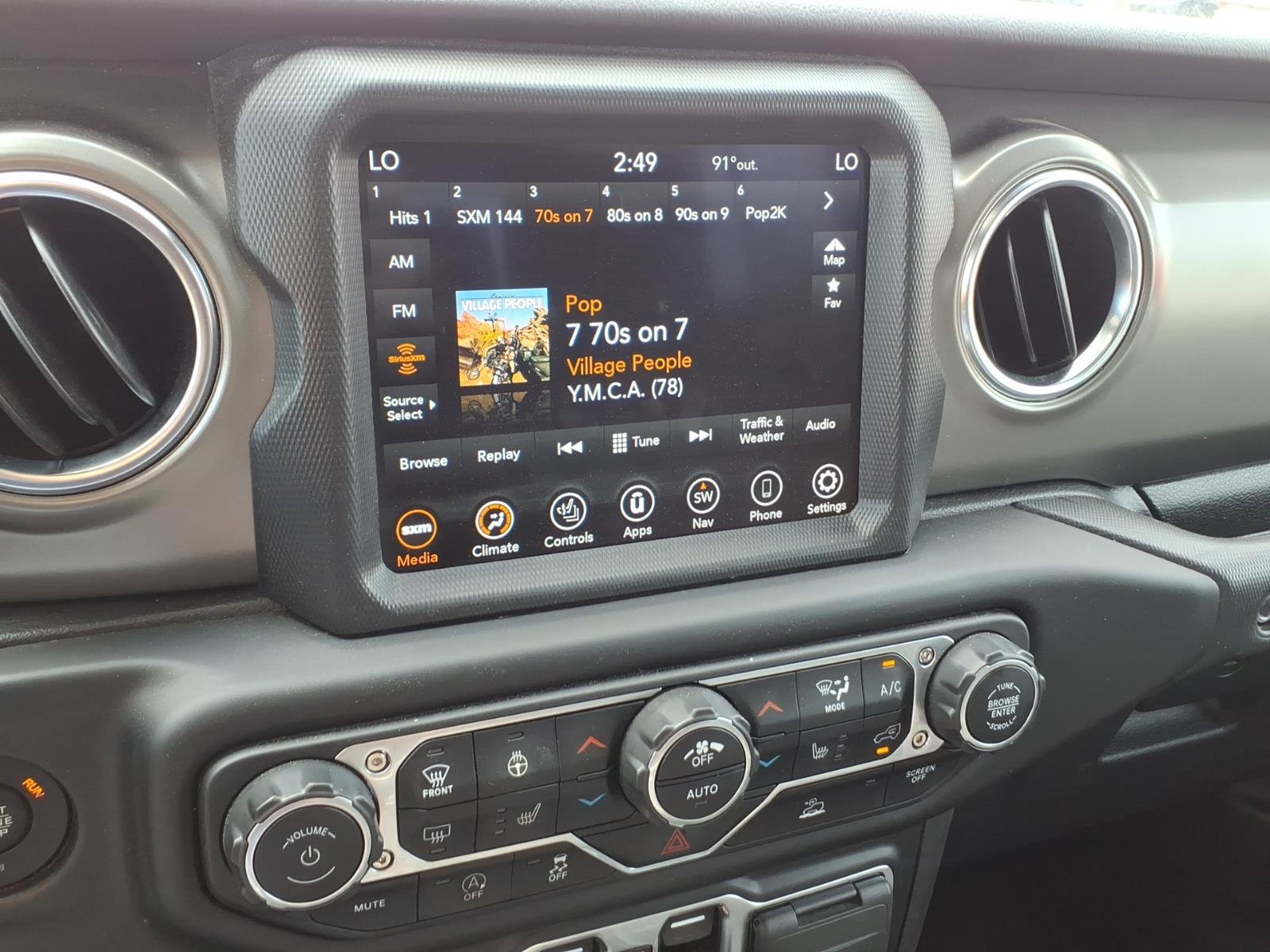 Used 2022 Jeep Gladiator Rubicon w/ LED Lighting Group AWD/4WD image 18