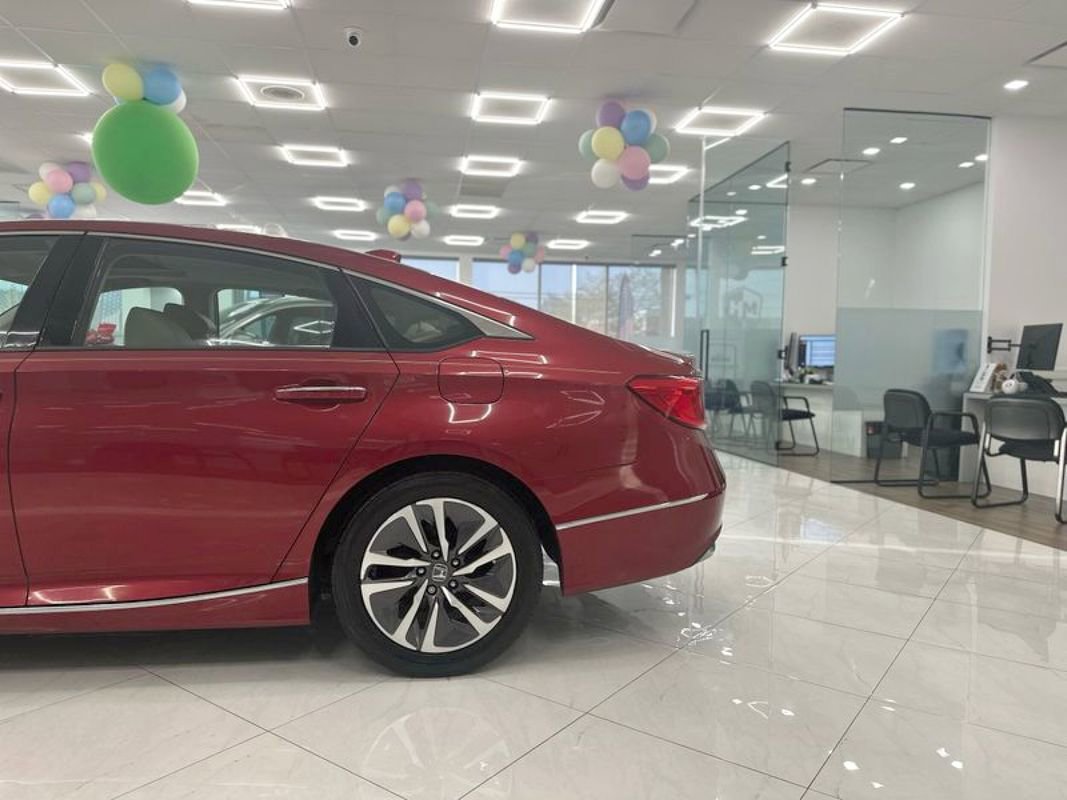 Used 2019 Honda Accord Touring image 7