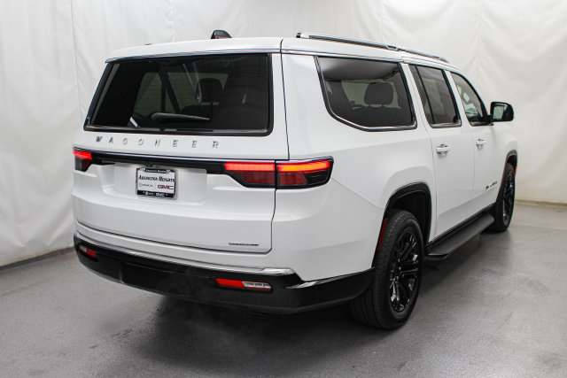 Used 2024 Jeep Wagoneer L Series II w/ Flexible Seating Group RWD image 9