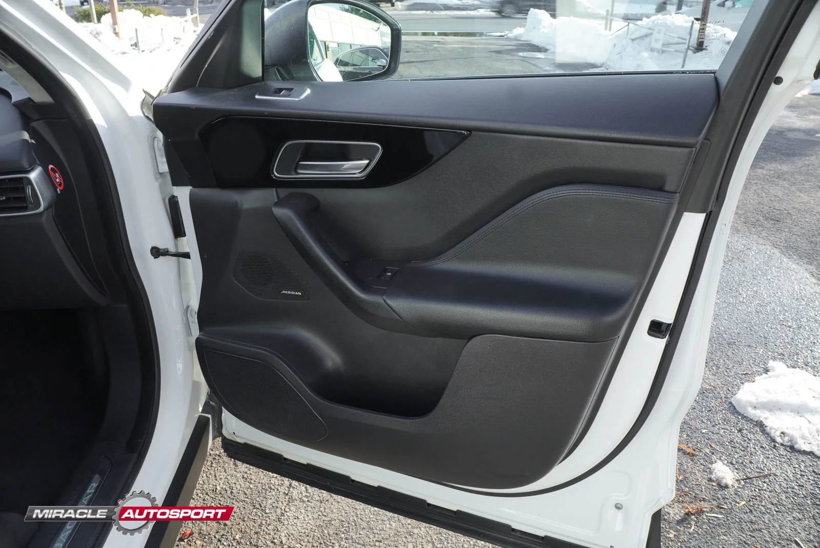 Used 2019 Jaguar F-PACE Premium image 29