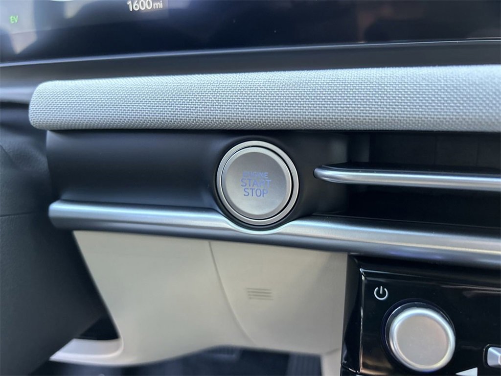 Used 2025 Hyundai Tucson Limited image 30