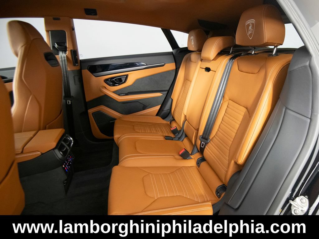 Used 2025 Lamborghini Urus SE AWD/4WD image 38