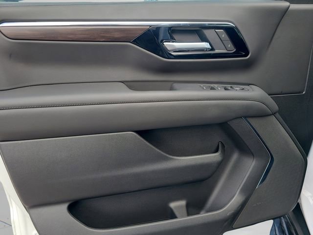 New 2026 Chevrolet Suburban LS w/ LPO, Dark Essentials Package RWD image 19