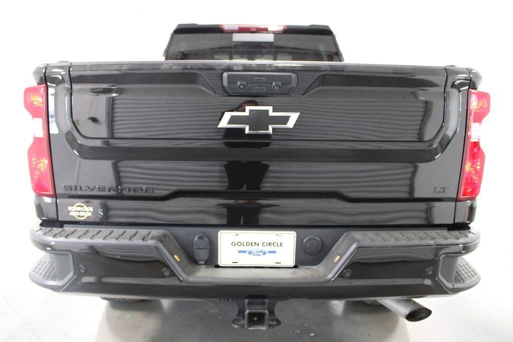 Used 2023 Chevrolet Silverado 2500 LT w/ Midnight Edition image 8