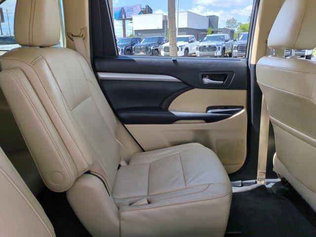 Used 2017 Toyota Highlander XLE image 21