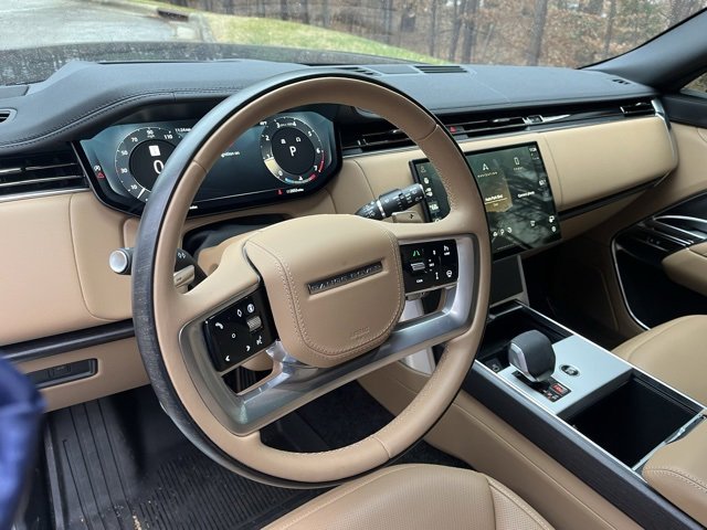 Used 2025 Land Rover Range Rover Long Wheelbase SE image 6