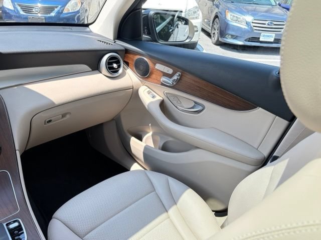 Used 2021 Mercedes-Benz GLC 300 4MATIC image 32