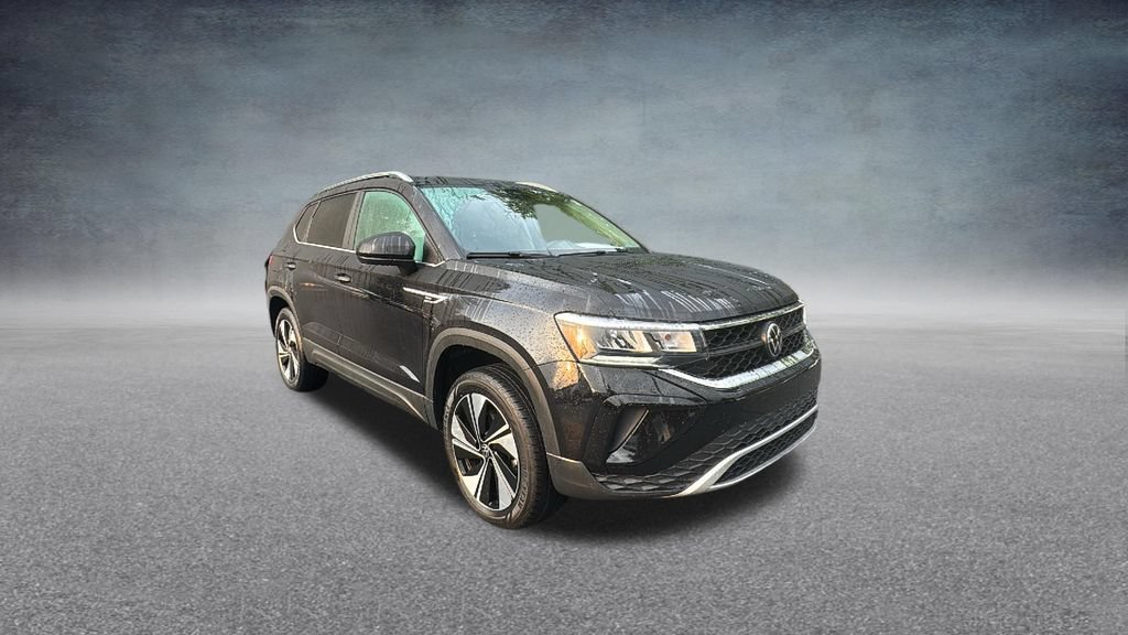 Used 2024 Volkswagen Taos SE AWD/4WD image 2