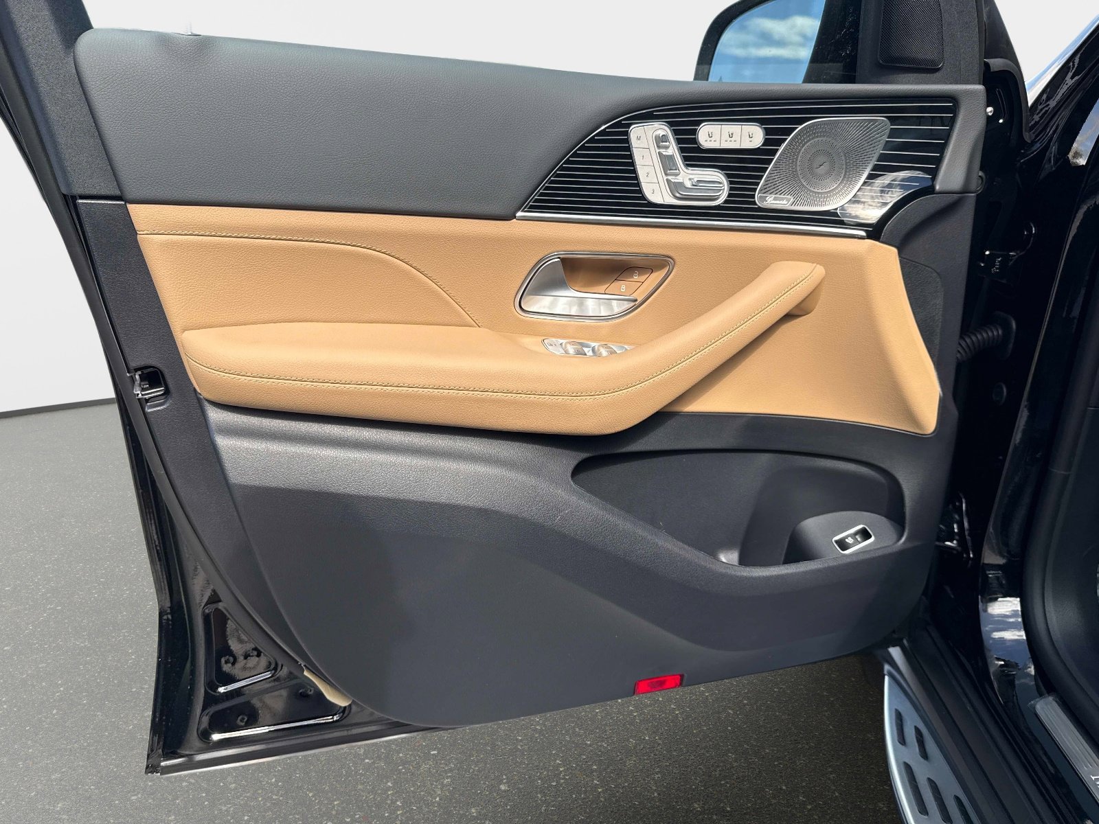New 2026 Mercedes-Benz GLS 450 4MATIC image 16