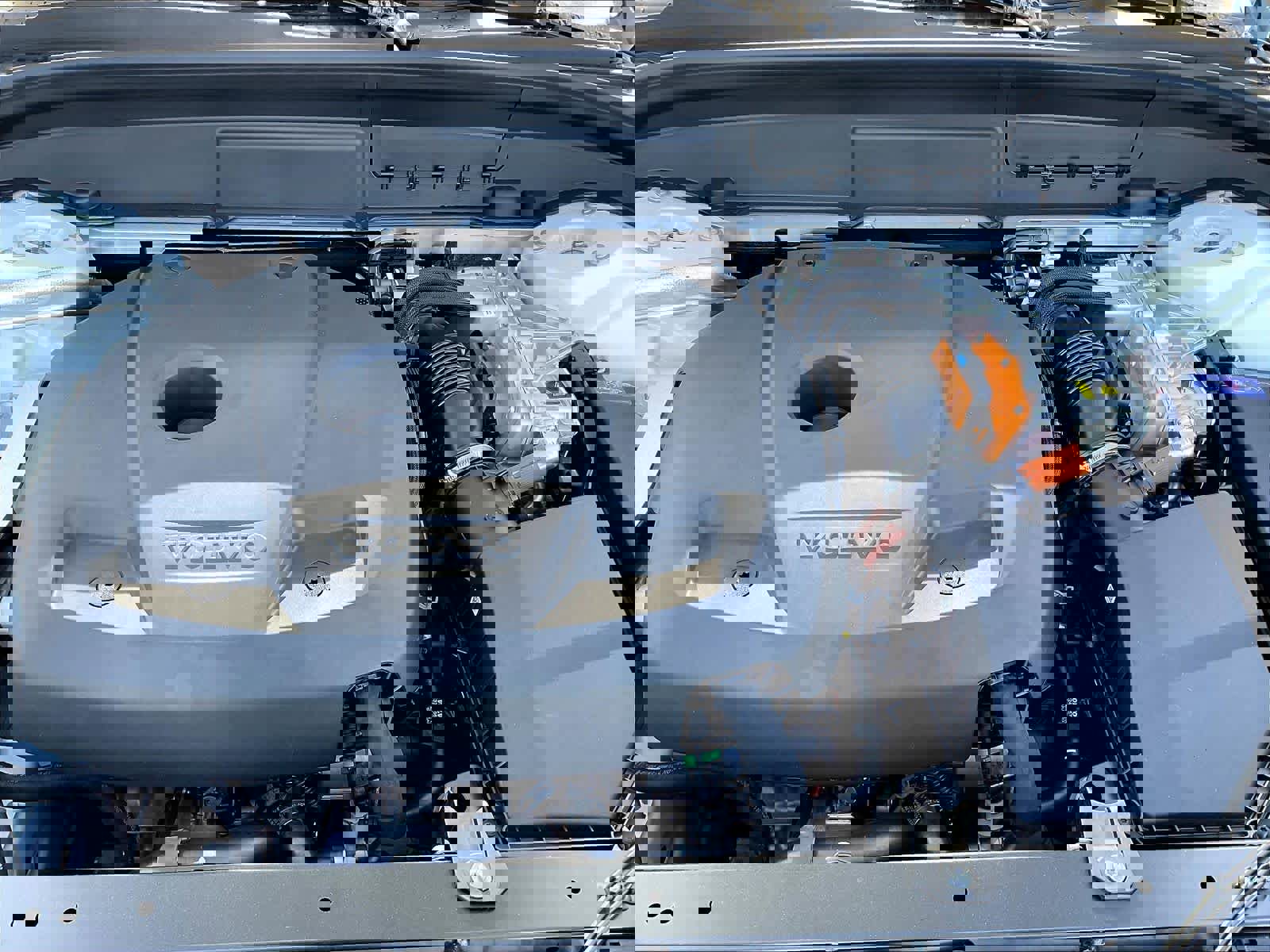 New 2026 Volvo XC60 T8 Plus w/ Climate Package AWD/4WD image 13