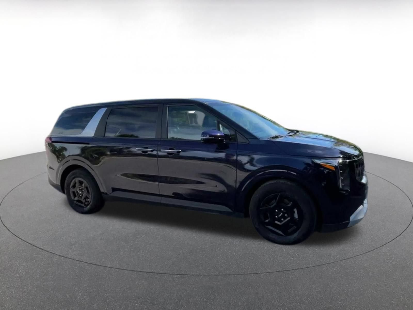 Used 2026 Kia Carnival FWD image 2