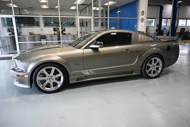 Used 2005 Ford Mustang GT Premium RWD image 9